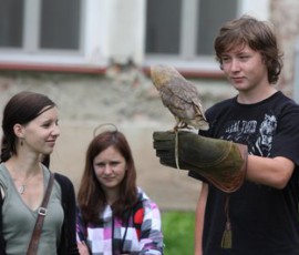 035