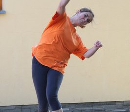 044